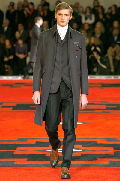 Look 3